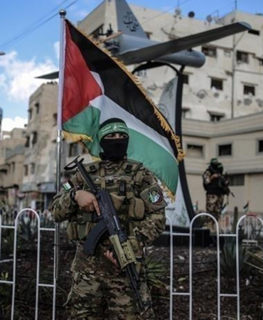 hamas-1-esirin-daha-cenazesini-israile-teslim-etti-qzmr