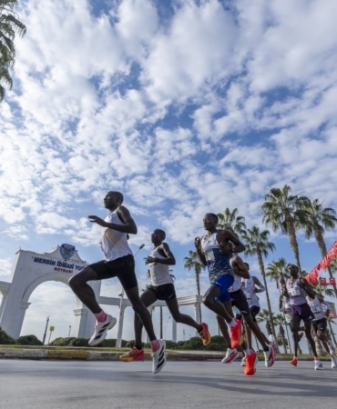 TÜRKİYE'NİN EN HIZLI MARATONU YİNE MERSİN'DE KOŞULDU
