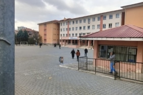 KIZ ÖĞRENCİLERİNE CİNSEL ORGANININ FOTOĞRAFINI GÖNDEREN TACİZCİ ÖĞRETMEN TUTUKLANDI