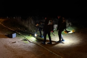 BİLECİK'TE BİR KİŞİ YOL KENARINDA ÖLÜ BULUNDU CİNAYET OLDUĞU DEĞERLENDİRİLEN OLAYLA İLGİLİ İNCELEME BAŞLATILDI