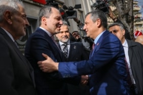 CHP GENEL BAŞKANI ÖZEL'DEN YENİDEN REFAH PARTİSİ GENEL BAŞKANI ERBAKAN'A ZİYARET CHP GENEL BAŞKANI ÖZEL: "EMEKLİLERİN GÖZLERİNDEKİ ÖFKE VE KIZGINLIK, BUNDAN ÖNCE HİÇ ŞAHİT OLMADIĞIMIZ BOYUTTA" "TOPLANTIMIZIN ANA GÜNDEMİ, TÜRKİYE'DEKİ VATANDAŞIN GÜNDEMİ NEYSE OYDU"