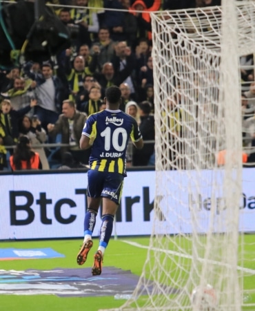 JHON DURAN, FENERBAHÇE'DE 6 AY KALDI KOLOMBİYALI FORVET, DERBİLERDE GOL ATTI SÜPER KUPA'YI KAZANDI 21 MAÇTA 5 GOLE İMZA ATTI