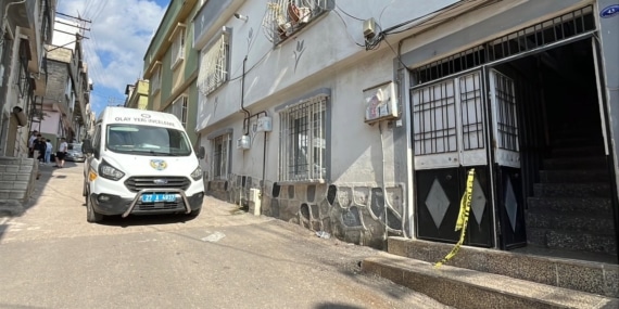 14 yaşındaki kız çocuğu, babasını boynundan bıçaklayıp