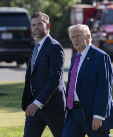 ABD Başkanı Trump ve oğlu Eric Trump, Charlottesville ziyareti için Beyaz Saray’dan ayrıldı