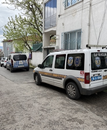 Bursa'da oğlunun tüfekle yaraladığı kadın hastaneye kaldırıldı