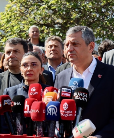 Özgür Özel'den, Bursa Büyükşehir Belediye Başkanlığı görevinden uzaklaştırılan Bozbey'e cezaevinde ziyaret