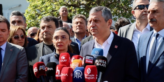 Özgür Özel'den, Bursa Büyükşehir Belediye Başkanlığı görevinden uzaklaştırılan Bozbey'e cezaevinde ziyaret