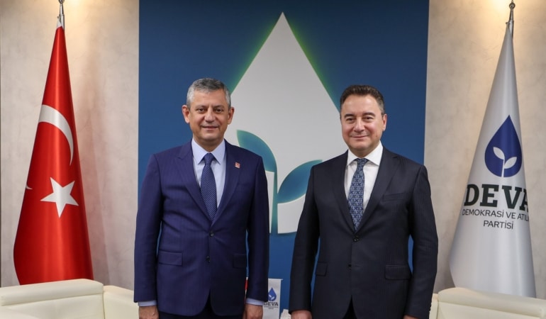 CHP GENEL BAŞKANI ÖZEL: "ANAYASAL ZORUNLULUK SÜRECİNDE OLDUĞUMUZ KONUSUNDA HEMFİKİR OLDUK"