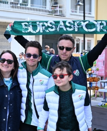 MAÇ İÇİN ESKİŞEHİR'E GELEN BURSASPOR TARAFTARI, KENTİN TURİSTİK YERLERİNE AKIN ETTİ BURSASPOR TARAFTARLARI HER İKİ TAKIMI DA SÜPER LİG'DE GÖRMEK İSTİYOR