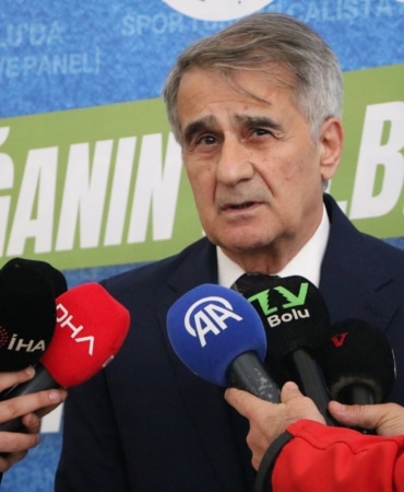 ŞENOL GÜNEŞ: "MİLLİ TAKIMIN ÇEYREK FİNALE KADAR RAHAT GELEBİLECEK BİR GÖRÜNTÜSÜ VAR" TEKNİK DİREKTÖR ŞENOL GÜNEŞ: ŞENOL GÜNEŞ: "KİMSE HİÇBİR HAKEME İNANMIYOR"