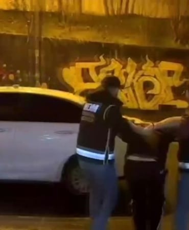 196 ÜLKEDE KIRMIZI BÜLTENLE ARANAN 'ALTIN ADAM' İSTANBUL'DA YAKALANDI