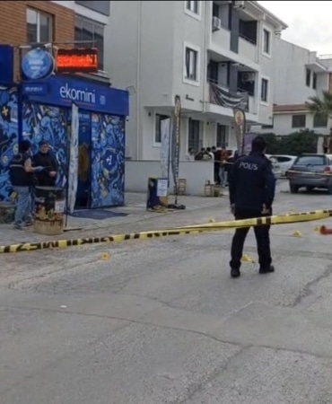 ÜNİVERSİTE HOCASINA MAGANDA KURŞUNU BİR İŞLETMEYİ KURŞUNLAYAN MAGANDALAR YEMEK YİYEN ÜNİVERSİTE HOCASINI ÖLDÜRDÜ