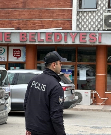 EŞME'DA BAŞKAN TOZAN, EŞİ VE 3 ŞÜPHELİYE İRTİKAP GÖZALTISI