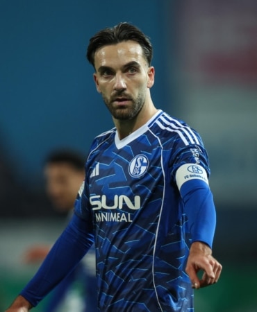 KENAN KARAMAN: "MİLLİ TAKIM İÇİN HER ZAMAN BİR ÜMİDİM VAR, HELE Kİ KENDİ KULÜBÜNDE PERFORMANSIN İYİYKEN" ALMAN EKİBİ SCHALKE 04'ÜN KAPTANI KENAN KARAMAN: "TURNUVA UZUN BİR MARATON, YEDEKTE OTURACAK OYUNCULARIN DA FİT OLMASI GEREKTİĞİNİ DÜŞÜNÜYORUM" "MİLLİ TAKIMI ÖZLÜYORUM" "DÜNYA KUPASI'NDA BAŞARILI OLACAĞIMIZI DÜŞÜNÜYORUM" "İNŞALLAH KAPTAN OLARAK TAKIMI BUNDESLİGA'YA ÇIKARACAĞIM" "BU SENE İYİ BİR SEZON GEÇİRDİĞİME İNANIYORUM" "60 BİN KİŞİ SENİN İSMİNİ SÖYLERKEN GERÇEKTEN İNSAN GURUR DUYUYOR" "BEŞİKTAŞ'TA DEĞİŞİK POZİSYONLARDA GÖREV ALDIM, O DA BENİM İÇİN DEZAVANTAJDI" "LUCESCU, ÇOK DEĞERLİ BİR İNSAN, ÇOK DEĞERLİ BİR KARAKTERDİ"