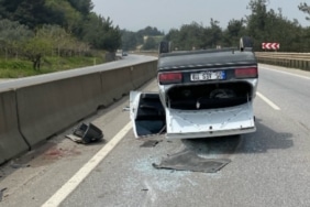 KONTROLDEN ÇIKAN OTOMOBİL TAKLA ATIP TERS DURDU