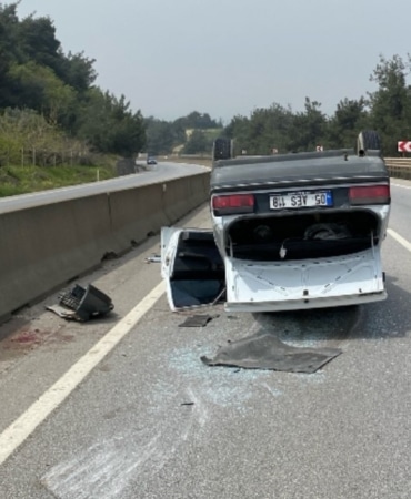 KONTROLDEN ÇIKAN OTOMOBİL TAKLA ATIP TERS DURDU