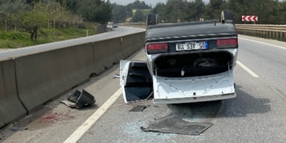 KONTROLDEN ÇIKAN OTOMOBİL TAKLA ATIP TERS DURDU