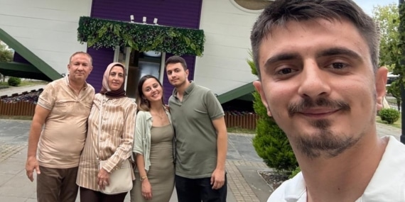 AYLA ÖĞRETMENİN OĞLU FURKAN KARA: "ANNEM AİLEMİZİN KAHRAMANIYDI, ÖĞRENCİLERİNİN DE KAHRAMANI OLDU" "ANNEM ÖĞRENCİLERİNİN KAÇMALARINA YARDIMCI OLMUŞ, ÖNLERİNE GEÇEREK SİPER OLUP KURTULMALARINI SAĞLAMIŞ"