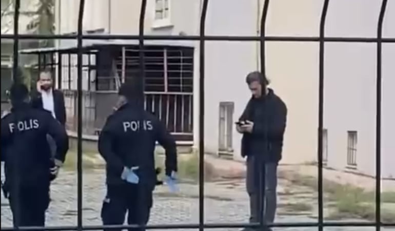 POLİSTEN KAÇAN ŞAHIS, TABANCASINI OKUL BAHÇESİNE ATTI