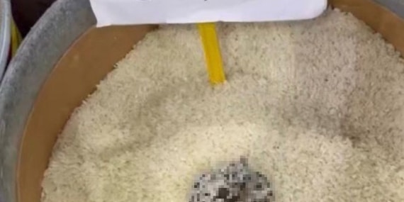 MERSİN'DE SKANDAL GÖRÜNTÜ: PİRİNÇTEN KEDİ DIŞKISI ÇIKAN MARKETE CEZA