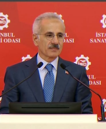 BAKAN URALOĞLU 'EĞER KALKINMA YOLU PROJESİ'NİN ÖNEMİNE VURGU YAPTI ULAŞTIRMA VE ALTYAPI BAKANI ABDULKADİR URALOĞLU: "EĞER KALKINMA YOLU PROJESİ'Nİ BUGÜN BİTİRMİŞ OLSAYDIK, HÜRMÜZ BOĞAZI BU KADAR DÜNYA GÜNDEMİNE OTURMAMIŞ OLACAKTI" "TÜRKİYE'NİN KALBİ İSTANBUL'UMUZUN ULAŞIM VE İLETİŞİM ALTYAPISINI DA DEVASA YATIRIMLARLA GÜÇLENDİREREK ŞEHRİMİZİ HEM ULUSAL ÜRETİMİMİZİN HEM DE KÜRESEL TİCARETİN EN ÖNEMLİ MERKEZLERİNDEN BİRİ HALİNE GETİRİYORUZ"