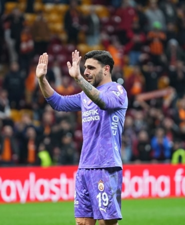 GALATASARAYLI TARAFTARLARDAN GÜNAY GÜVENÇ'E DESTEK