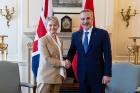 DIŞİŞLERİ BAKANI FİDAN, İNGİLTERE'DE DIŞİŞLERİ BAKANI FİDAN, İNGİLİZ MEVKİDAŞI COOPER İLE BİR ARAYA GELDİ TÜRKİYE VE İNGİLTERE ARASINDA STRATEJİK ORTAKLIK ÇERÇEVE BELGESİ İMZALANDI