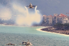 SOLOTÜRK ANTALYA'DA NEFES KESTİ: 23 NİSAN KUTLAMALARINDA GÖKYÜZÜ BAYRAKLARLA BULUŞTU