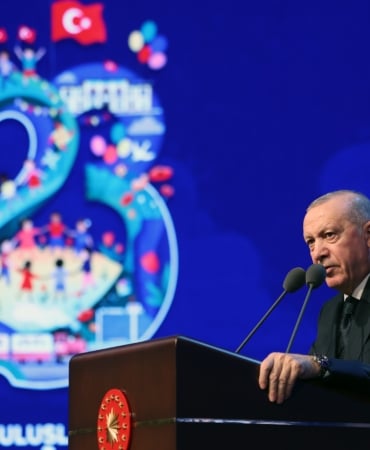 CUMHURBAŞKANI ERDOĞAN: "İNSANLIK ZİNCİRİNİN EBEDİYET HALKASI OLAN SİZ ÇOCUKLARIMIZ GELECEĞİMİZİ ŞEKİLLENDİRECEKSİNİZ"