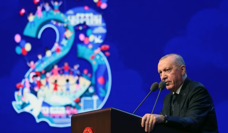 CUMHURBAŞKANI ERDOĞAN: "İNSANLIK ZİNCİRİNİN EBEDİYET HALKASI OLAN SİZ ÇOCUKLARIMIZ GELECEĞİMİZİ ŞEKİLLENDİRECEKSİNİZ"