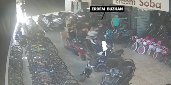 MANAVGAT ÖNCEKİ DÖNEM BELEDİYE BAŞKANI SÖZEN HAKKINDA İFADELERDE ŞOK SUÇLAMALAR: PARA ALIŞVERİŞİ GÜVENLİK KAMERASINDA PARANIN MOTOSİKLETLE GETİRİLİP ÇANTADA ŞÜKRÜ SÖZEN'E TESLİM EDİLDİĞİ ANLAR GÜVENLİK KAMERALARINA YANSIDI