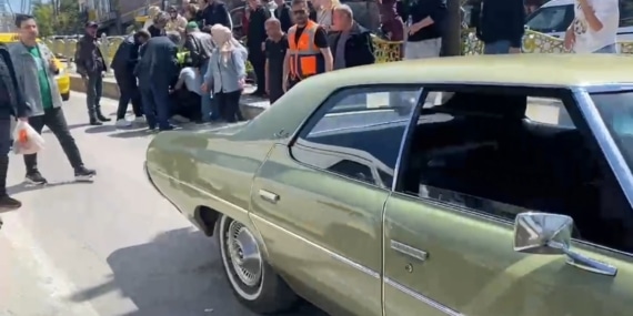 KOCASI GAZA BASINCA EŞİ ARACIN ALTINDA KALDI