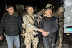 UŞAK'TA GÖREV BAŞINDAKİ POLİS EKİPLERİNE POMPALI TÜFEKLE ATEŞ AÇILDI: 2 POLİS YARALANDI