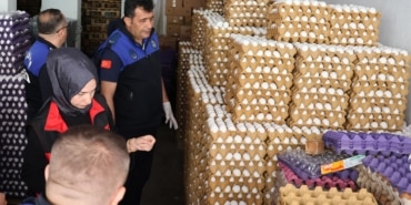 HALİLİYE'DE SAĞLIKSIZ DEPOYA BASKIN: 5 BİN KOLİ YUMURTA İMHA EDİLDİ