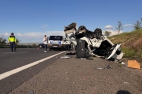 ŞANLIURFA'DA HAFİF TİCARİ ARAÇ OTOMOBİLLE ÇARPIŞTI: 3 ÖLÜ, 5 YARALI