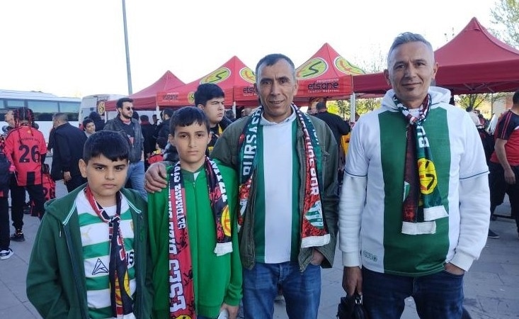 BURSASPORLU TARAFTARDAN ESKİŞEHİRSPOR'A DESTEK