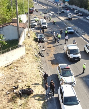 BORNOVA'DA FRENİ PATLAYAN TIR KARŞI ŞERİDE GEÇTİ: ÖLÜ VE YARALILAR VAR