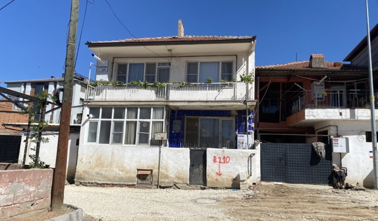 NAMAZ İÇİN UYANDI, OĞLUNU BANYODA ÖLÜ BULDU