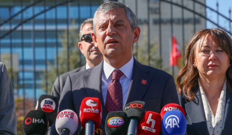 CHP GENEL BAŞKANI ÖZEL: "ANAYASA MAHKEMESİ, TÜRKİYE'DE HERKESİN, HER TÜRLÜ TARTIŞMADAN UZAK TUTMASI GEREKEN BİR MAHKEME"