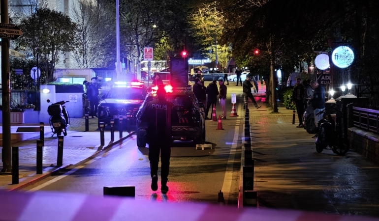 KADIKÖY'DE RESTORANA SİLAHLI SALDIRI: TARTIŞMANIN ARDINDAN MEKANI KURŞUNLADI