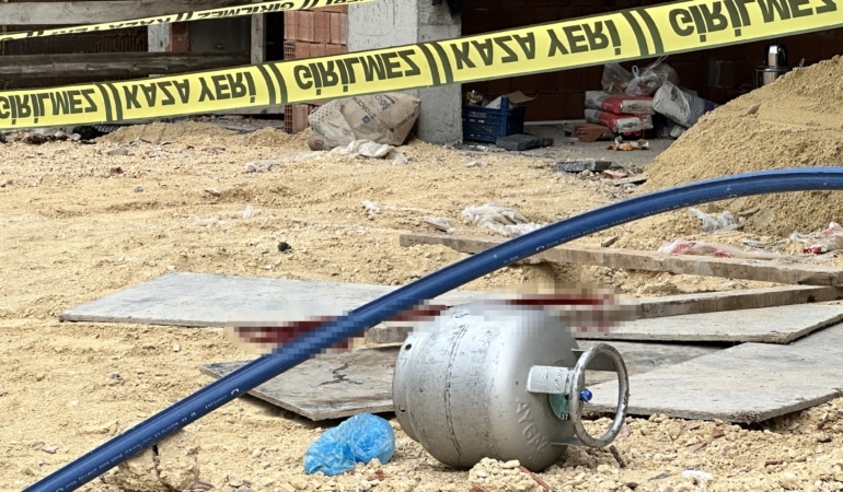 İNŞAATTA KAFASINA MUTFAK TÜPÜ DÜŞEN İŞÇİ HAYATINI KAYBETTİ