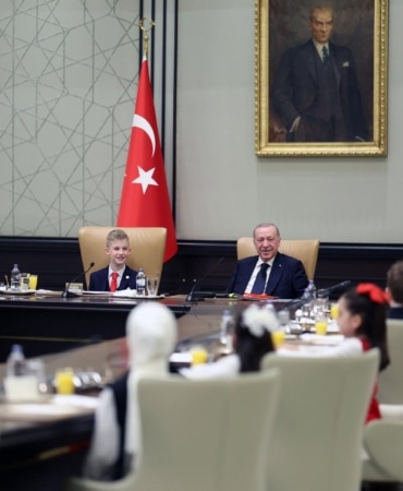 Cumhurbaşkanı Erdoğan, çocukları kabul etti