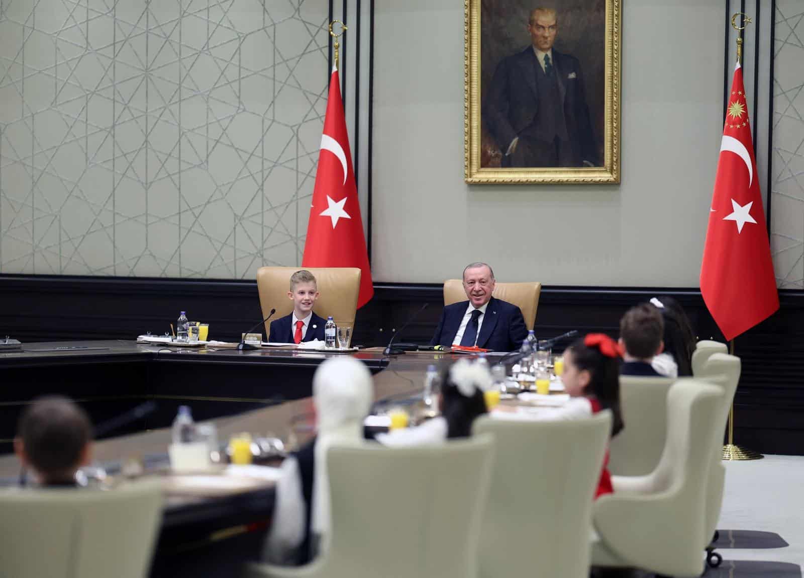 Cumhurbaşkanı Erdoğan, çocukları kabul etti