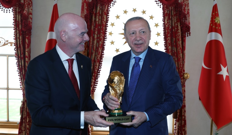 Cumhurbaşkanı Erdoğan, FIFA Başkanı Infantino’yu kabul et