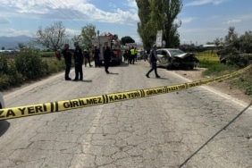 İzmir'de 3 otomobilin karıştığı kaza: 1 ölü, 3 yaralı