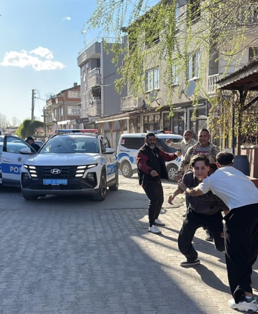 KAVGA-IHBARINA-GIDEN-POLISLER-TURK-BAYRA_1251112_372288