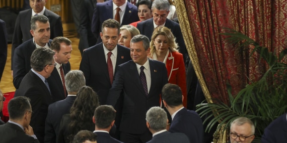 Özgür Özel: Milletin elimize verdiği bayrağı bırakmayız