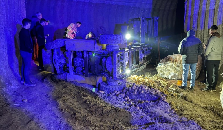 Patates deposunda devrilen forkliftin operatörü öldü