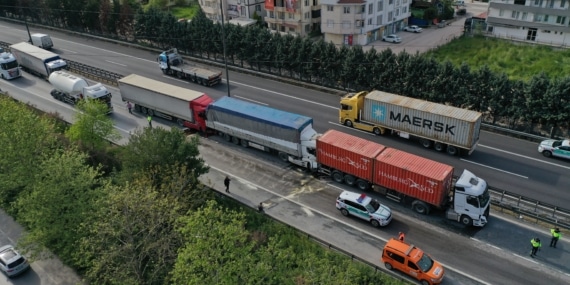 TEM’de 6 TIR zincirleme kazaya karıştı; Ankara yönünde ul