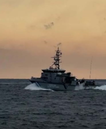 Türk balıkçı teknesini taciz eden Yunan unsurları, bölgede